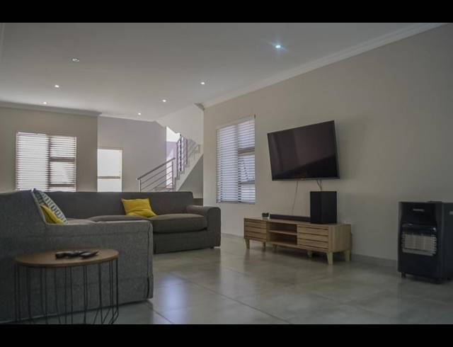 4 BEDROOM HOUSE FOR SALE IN RUIMSIG